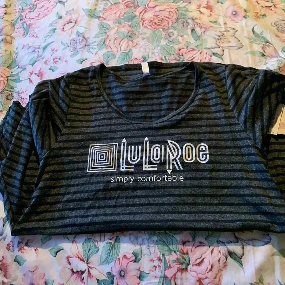 NWT Lularoe Womenβs Top Size Medium - Picture 11 of 14